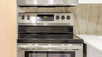 Apartment, 2 Bedrooms | Private kitchen