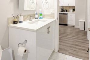 Appartement, 2 chambres | Salle de bain
