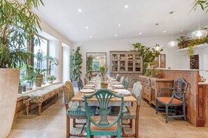 Dining - Olive Orchard - Luxury Cottages (Cropredy)