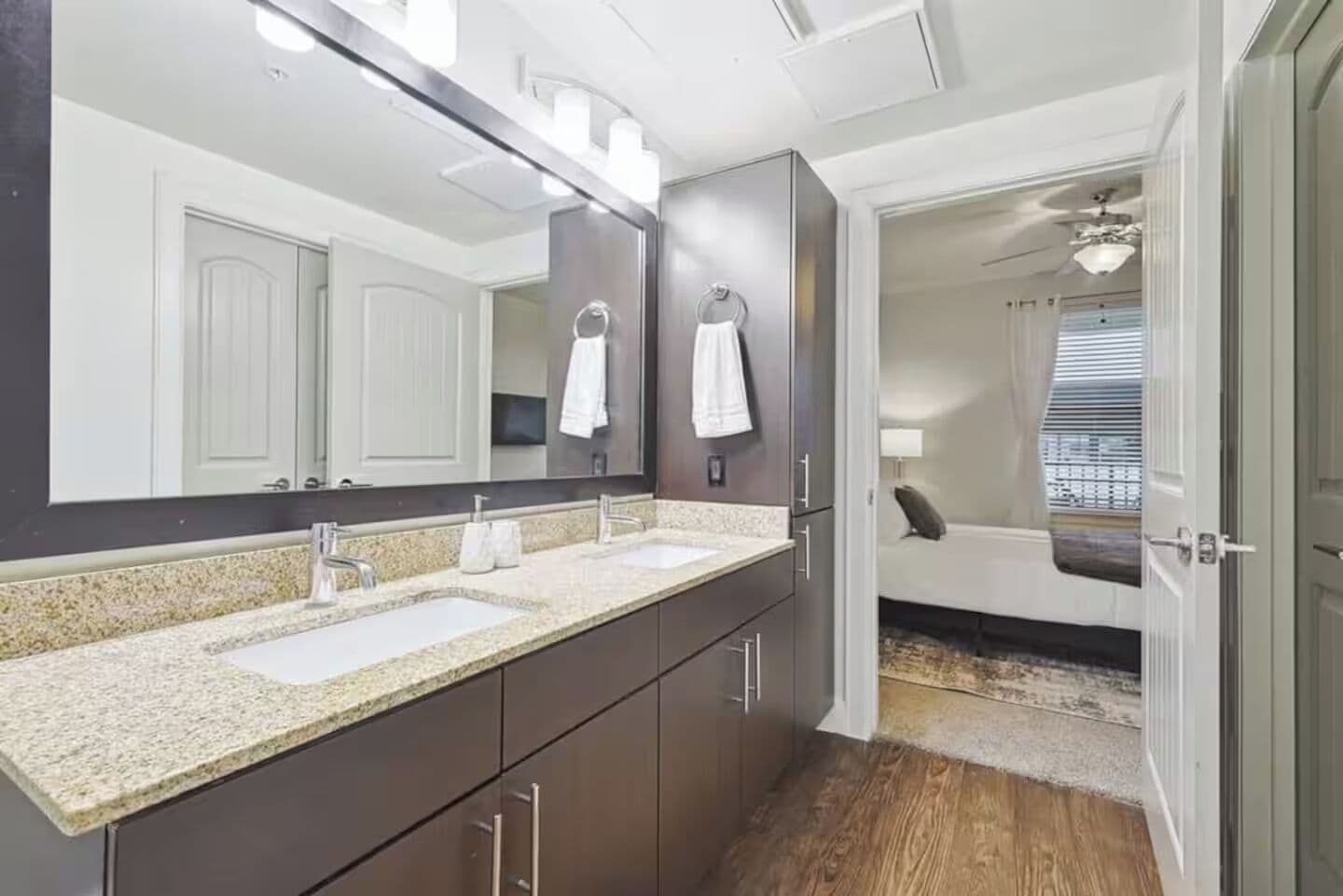 アパートメント バルコニー | バスルーム