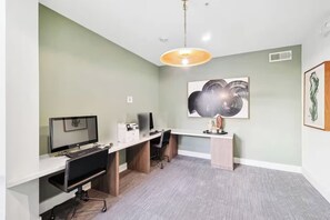 Leilighet, balkong | Forretningssenter