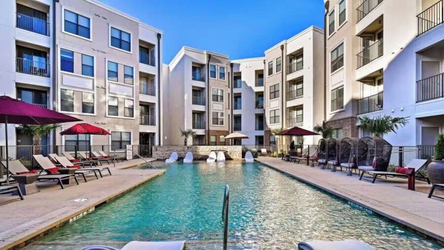 Chic and Stylish 2B near Legacy West