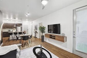 Apartamento, balcón | Interior