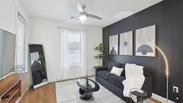 Appartamento, balcone | Area soggiorno