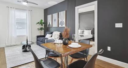 Chic and Stylish 2B near Legacy West