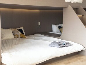 1 bedroom, Internet - 401-Natural Wood Room｜8 ppl Custom Queen Bunk Beds | Golden Gai & Kabukicho |40㎡ (Kabukicho,Shinjuku-ku)
