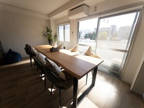 Dining - 401-Natural Wood Room｜8 ppl Custom Queen Bunk Beds | Golden Gai & Kabukicho |40㎡ (Kabukicho,Shinjuku-ku)