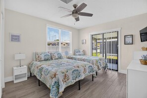 1 bedroom, iron/ironing board, WiFi, bed sheets - LOCATION!Lovely Venice Villa  2 min walk to beach (Venice)