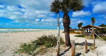 LOCATION! Cute Venice Villa 2 min walk to beach