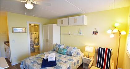 LOCATION! Cute Venice Villa 2 min walk to beach