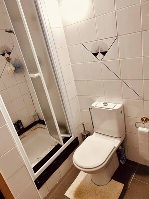 House, 3 Bedrooms | Bathroom - 3 Bedroom House in the Heart of Condroz (Clavier)