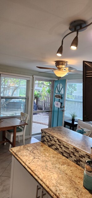 Bungalow, 1 Queen Bed with Sofa bed, Pets Allowed, Garden View | Dining - Southern PAG Beach House Bungalows (St. Pete Beach)