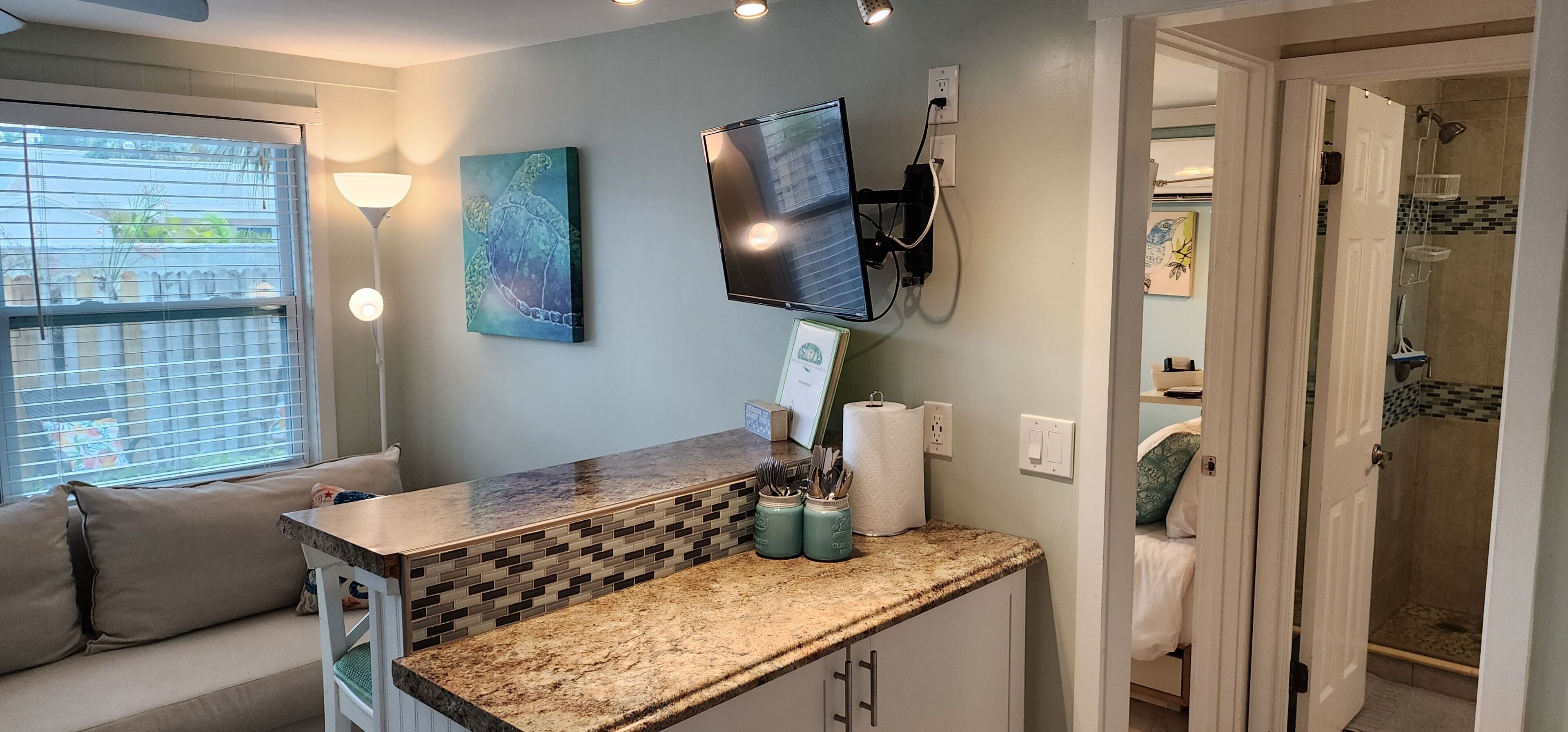 Bungalow, 1 Queen Bed with Sofa bed, Pets allowed, Garden View | Interior