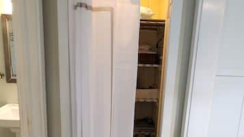 Bungalow, 1 Queen Bed with Sofa bed, Pets allowed, Garden View | Interior