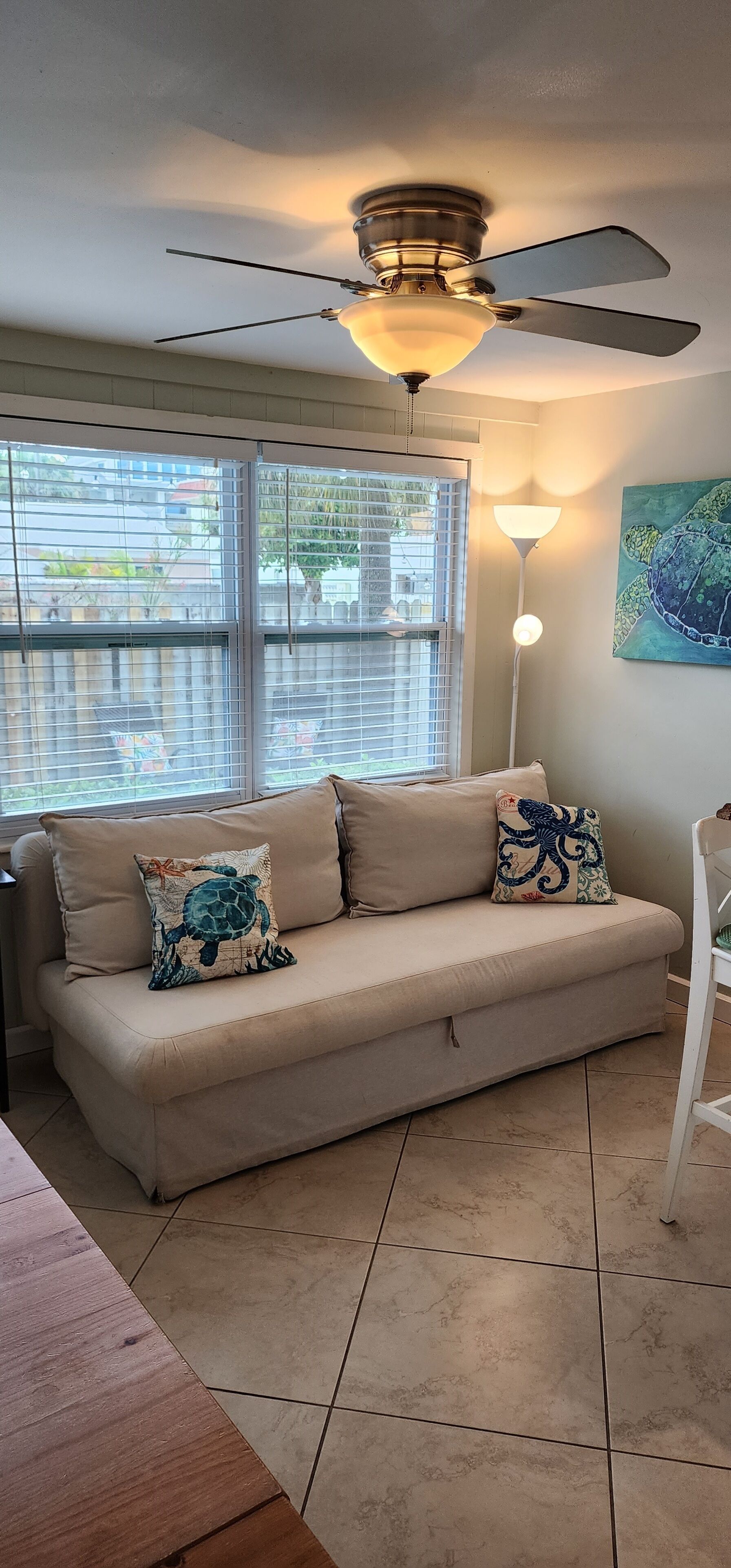 Bungalow, 1 Queen Bed with Sofa bed, Pets allowed, Garden View | Living area