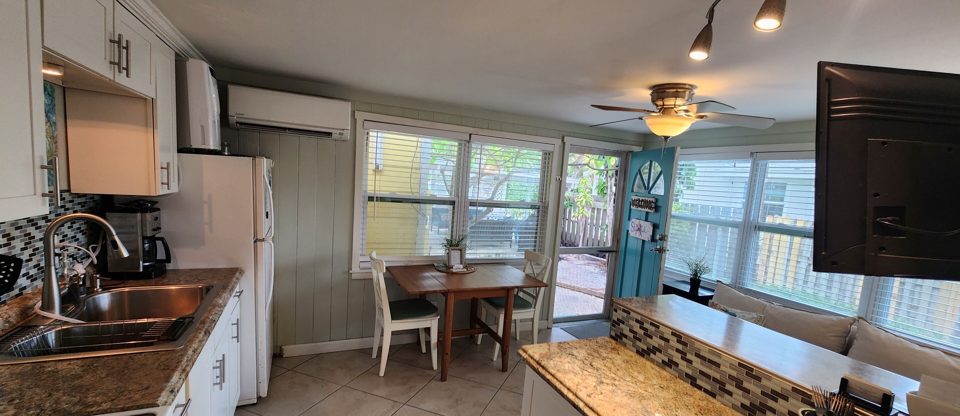 Bungalow, 1 Queen Bed with Sofa bed, Pets Allowed, Garden View | Private kitchen | Fridge, microwave, oven, stovetop