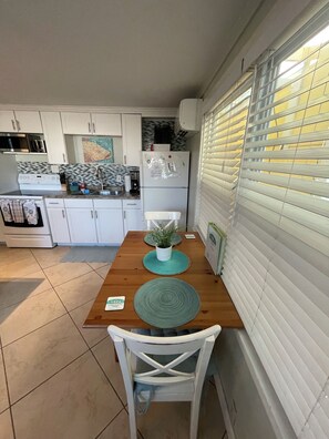 Bungalow, 1 Queen Bed with Sofa bed, Pets Allowed, Garden View | Private kitchen - Southern PAG Beach House Bungalows (St. Pete Beach)