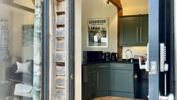 Refrigerador, microondas, horno, lavavajillas