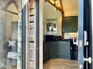 Refrigerador, microondas, horno, lavavajillas