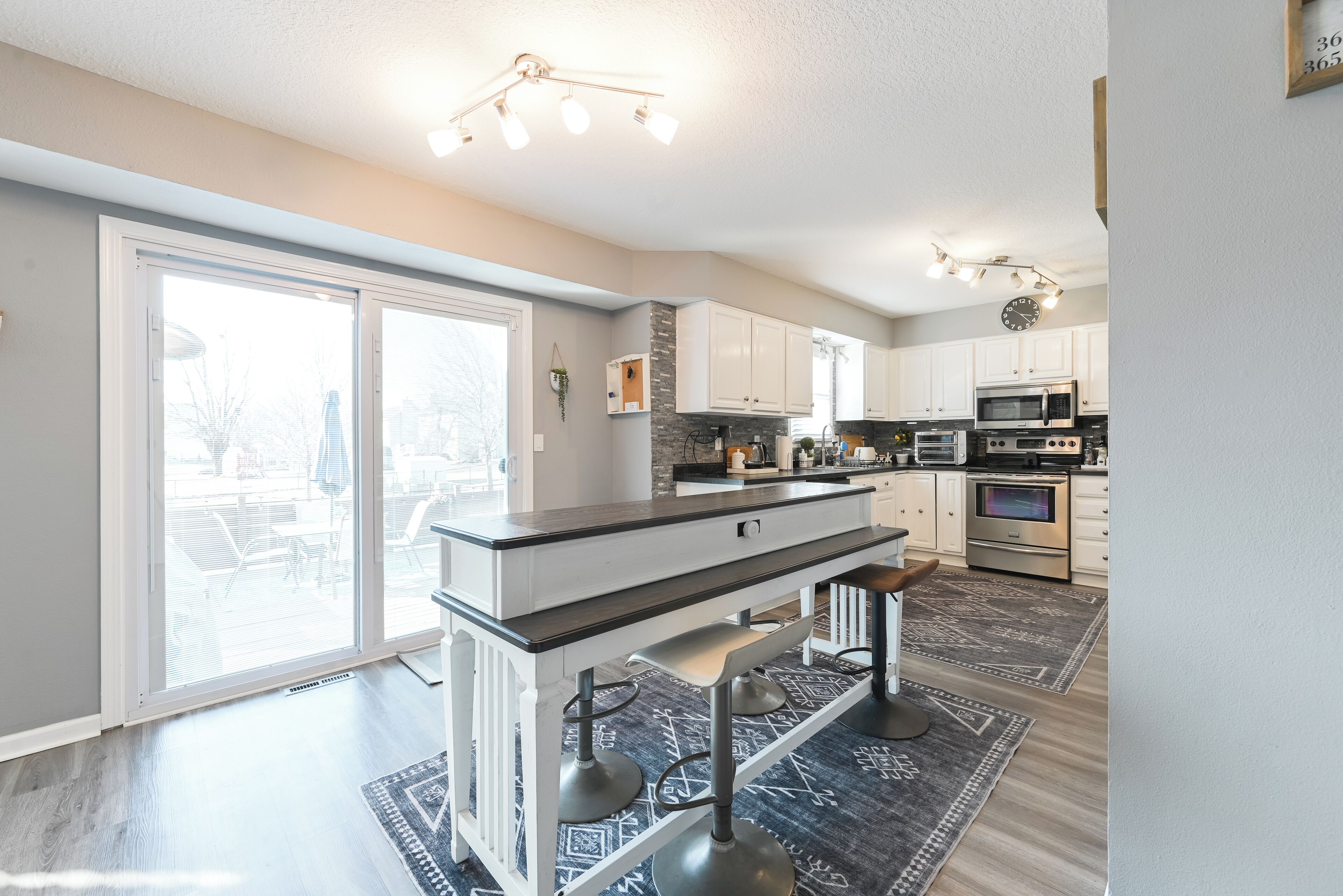 Mikrovågsugn, ugn, spishäll och diskmaskin