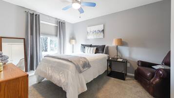 4 bedrooms, iron/ironing board, internet, bed sheets