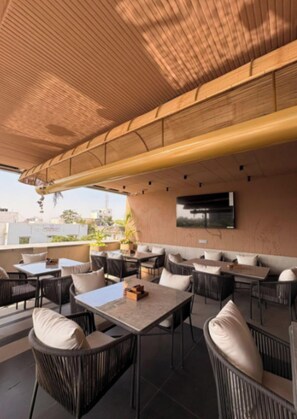 Outdoor dining - The Pam Dormstel - Vadodara (Vadodara)