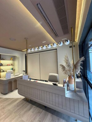 Gambar tidak terklasifikasi, 2 dari 12, tombol