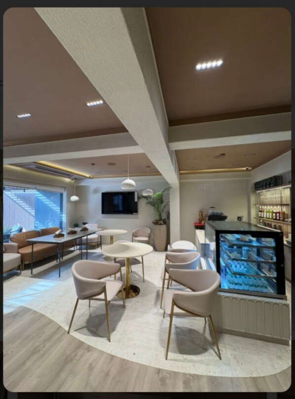 Unclassified image, 1 of 12, button