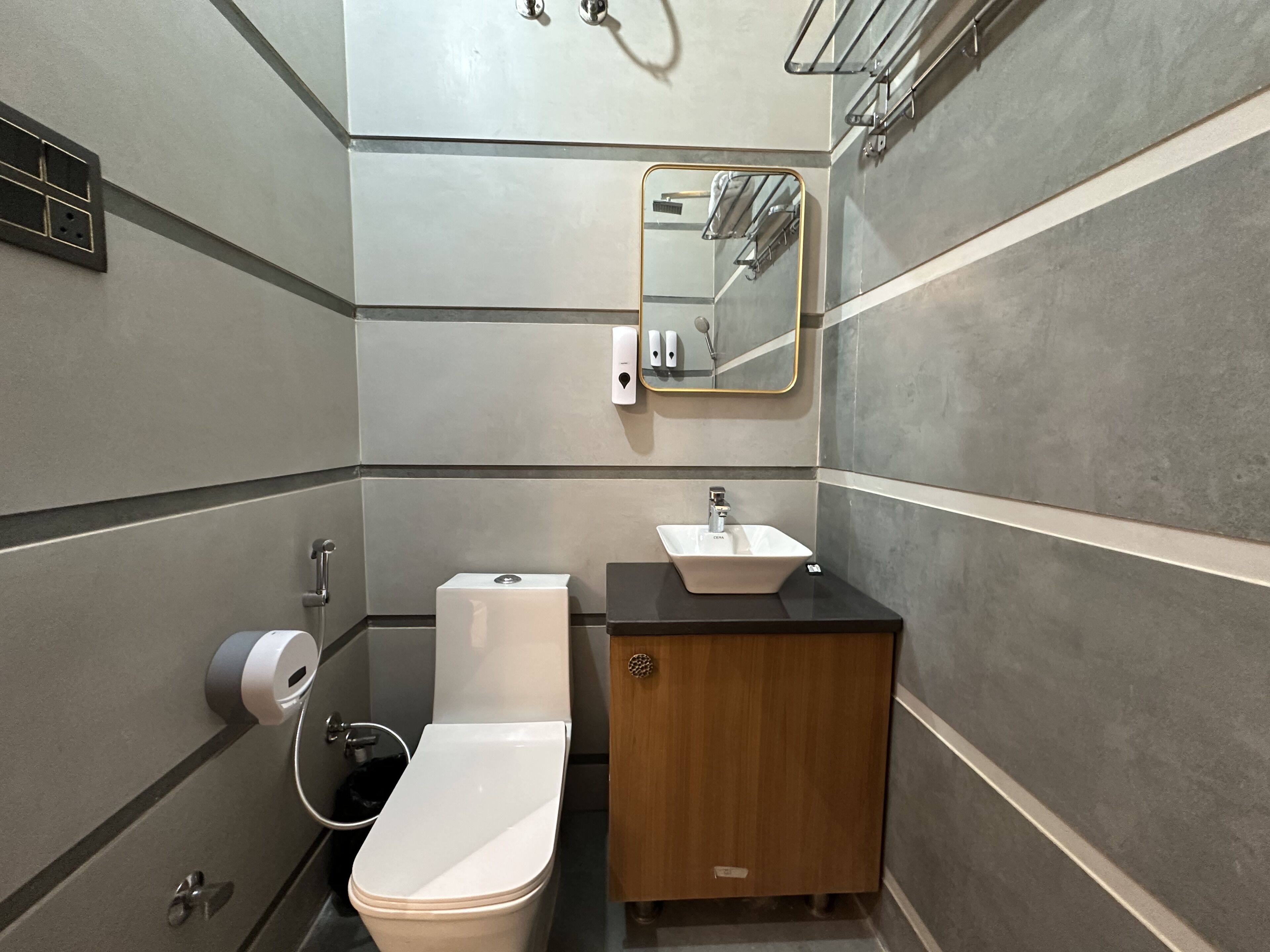 Deluxe Room, City View | Bathroom | Shower, free toiletries, towels, soap