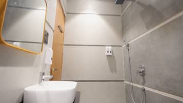 Deluxe Room, City View | Bathroom | Shower, free toiletries, towels, soap