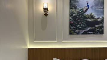 Quarto luxo, vista para a cidade | Escrivaninha, Wi-Fi de cortesia