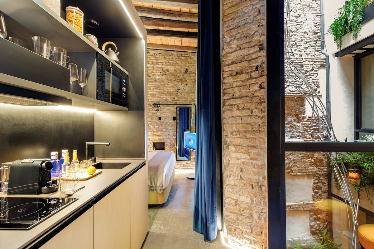 高級開放式客房 | 私人廚房 | 微波爐、爐台、烤麵包機、鍋具/餐盤/廚房用品
