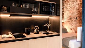 Superior Studio | Private kitchen | Microwave, stovetop, toaster, cookware/dishes/utensils