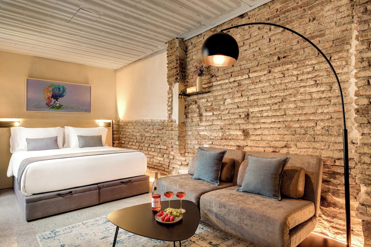 經典開放式客房, 1 張加大雙人床, 身障無障礙空間 | 客房內保險箱、熨斗/熨衣板、免費無線上網