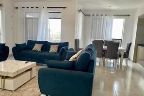Living area - Ocean Paradise, Luxurious 2 Bedroom (Nairobi)