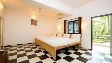 Quarto quádruplo conforto, sacada | Wi-Fi de cortesia