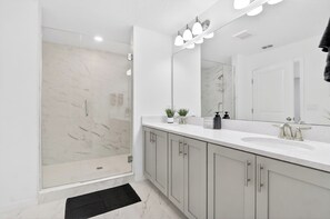Hair dryer, towels, soap, toilet paper - Modern 3BR Family Retreat Near Disney with Resort Pool (Davenport)