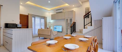 Villa - balkong - utsikt mot poolen | Restauranger