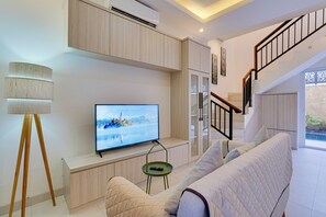 Villa, Balcony, Pool View | Living area | 43-inch Smart TV with digital channels, Netflix, streaming services - Villa Taman Seminyak 52 - Seminyak (Seminyak)