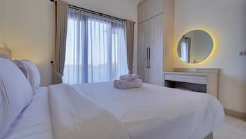 Vila, sacada, vista para a piscina | Cofres nos quartos, berços (sobretaxa), Wi-Fi de cortesia, roupa de cama