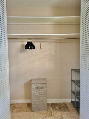 Interior - Oceanfront w/ Pool, Dock & Boat Lift. Luxury 3BR (Cortez)