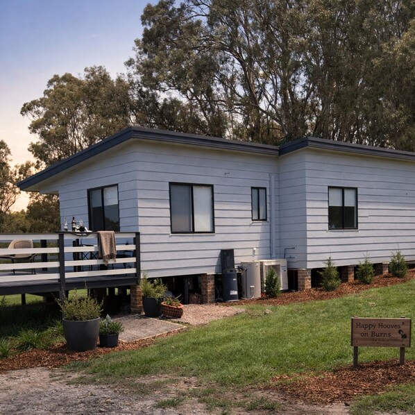 Exterior - Happy Hooves on Burns farm stay, meet & interact with our Animals (Thirlmere)