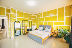 6 camere, una scrivania, ferro/asse da stiro, Wi-Fi gratuito
