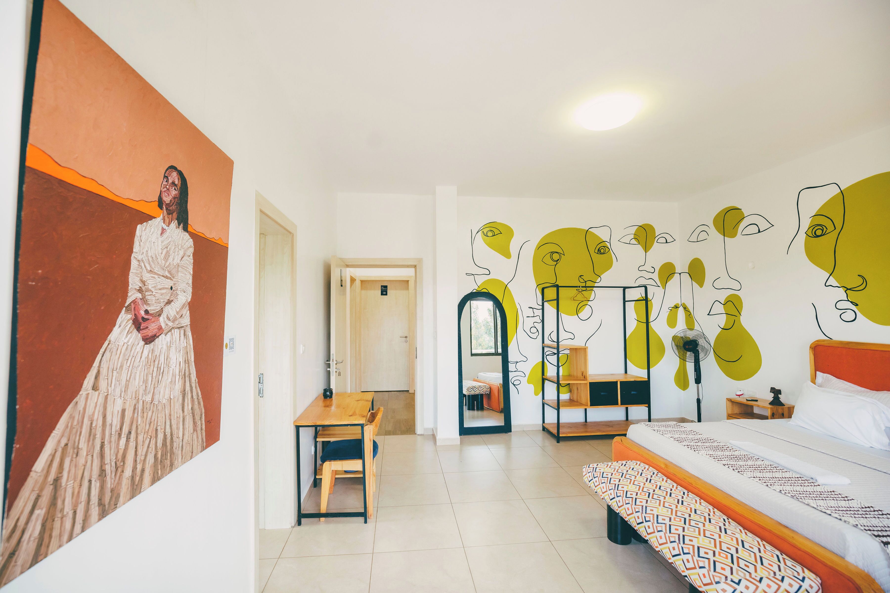 6 bedrooms, desk, iron/ironing board, WiFi (free)