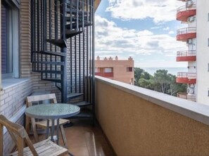 Outdoor dining - Atico Llucsa (Miami Platja)