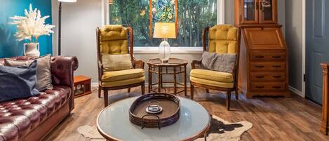 Televisión y chimenea