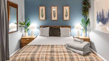 2 bedrooms, desk, WiFi, bed sheets