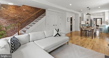 Stunning central 3Br/3ba with parking and deck