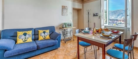 LĂ€genhet Standard - flera sovrum (Bee Apartment) | Restauranger