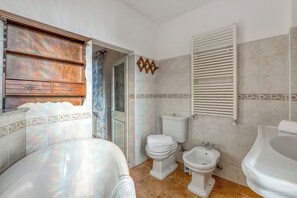Standard Apartment, Multiple Bedrooms (Bee Apartment) | Bathroom - Bee Apartment (Luino)